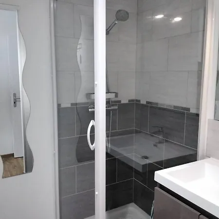4 Et 4 Salles De Bains Apartment Reims